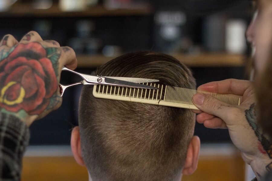 Jak ostříhat vlasy strojkem do ztracena