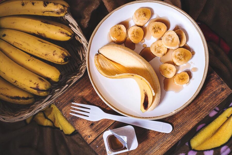 Zapečený banán s ořechy a medem – Recept na rychlou dobrotu