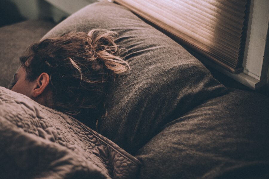 Přerušovaný spánek: příčiny, které za tímto problémem nejčastěji stojí