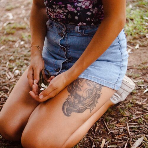 Motiv tetování na stehno: 5 inspirativních nápadů