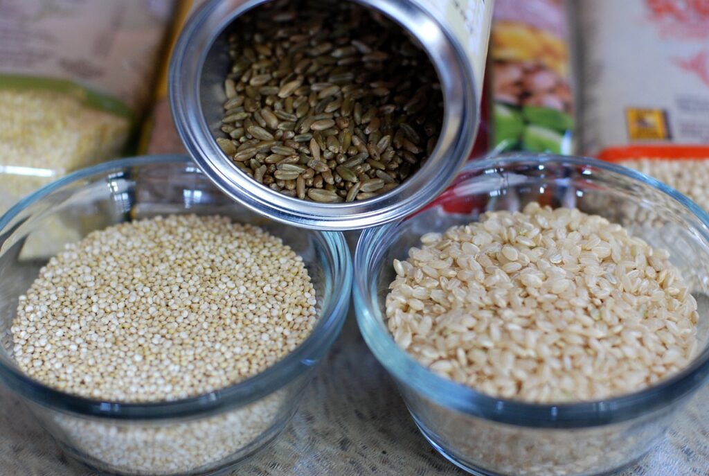Na vlákninu je bohatá hnědá rýže či quinoa 