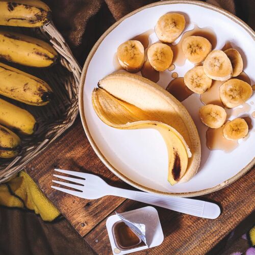 Zapečený banán s ořechy a medem – Recept na rychlou dobrotu