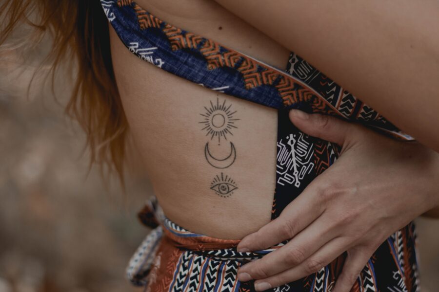 Něžná decentní tetování pro ženy: 5 nápadů na jemnou ozdobu