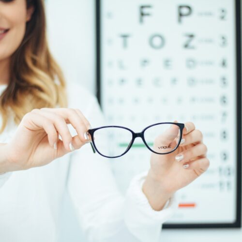 Jak si zvyknout na cylindry na brýlích: 4 tipy pro lepší přizpůsobení