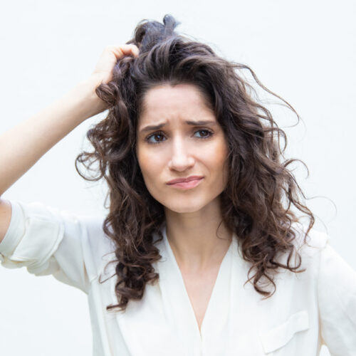 Jak zachránit zničené vlasy: 5 tipů pro rok 2023