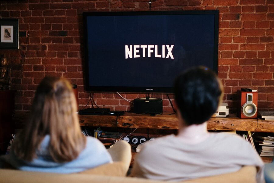 Největší hity z Netflixu pro ženy: Na co se vyplatí podívat?