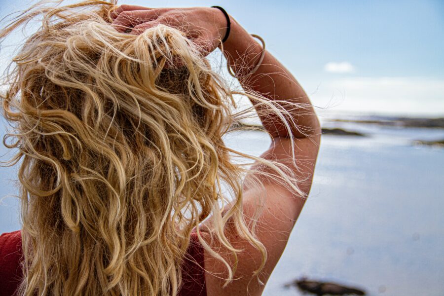 Roztřepené vlasy v celé délce i na konečcích: 5 tipů jak třepení předcházet