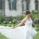 Jednoduché svatební šaty pro plnoštíhlé