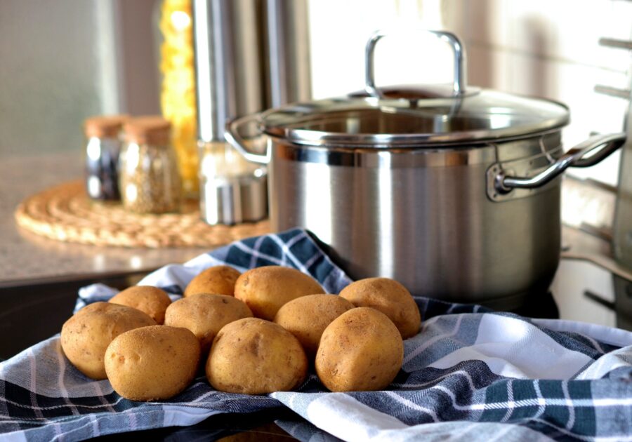 Co s vařenými bramborami: 3 nejoblíbenější recepty roku 2024