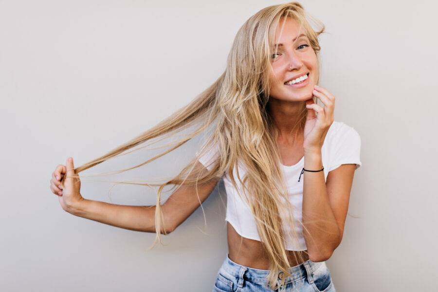 Sestříhané podlouhlé vlasy: 4 tipy, jak o ně správně pečovat