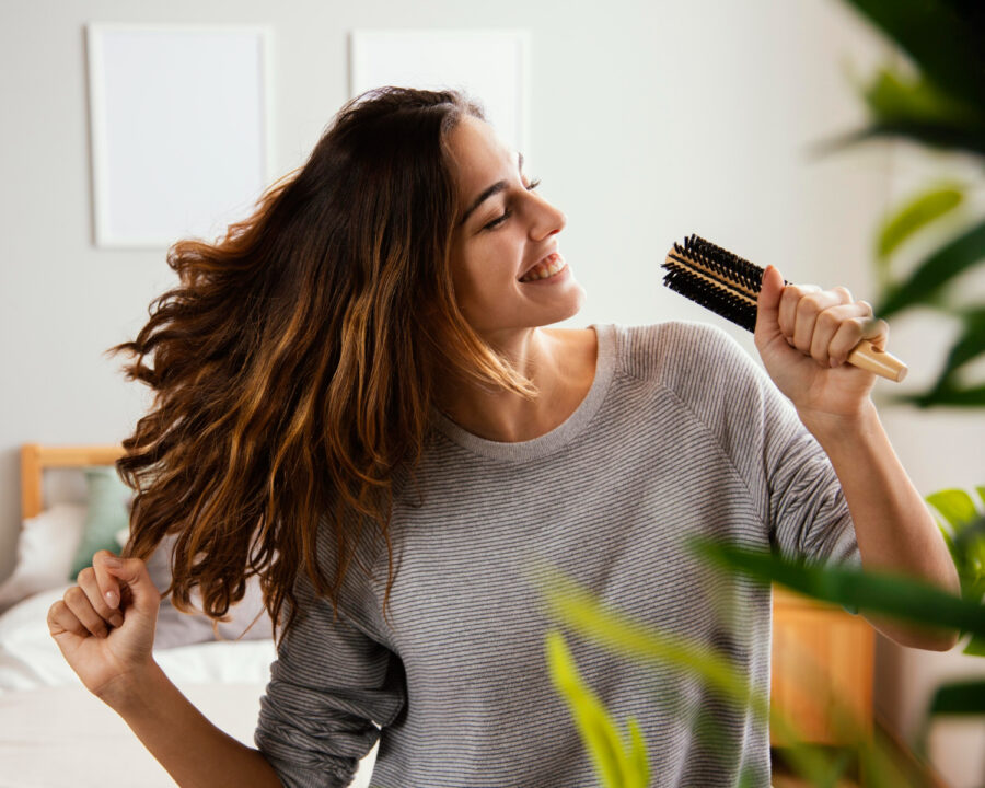 Zahuštění vlasů: 6 tipů, jak ho docílit v roce 2023