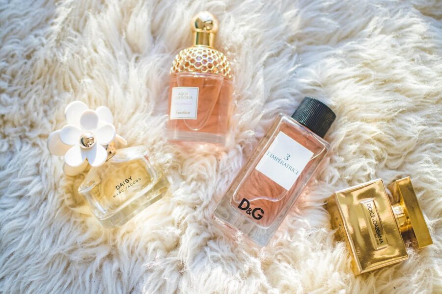 5 parfémových trendů pro rok 2024: řiďte se podle nich!
