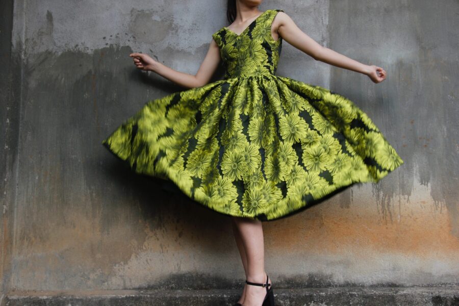 Nejlepší společenské šaty pro seniorky: 3 styly, které letí