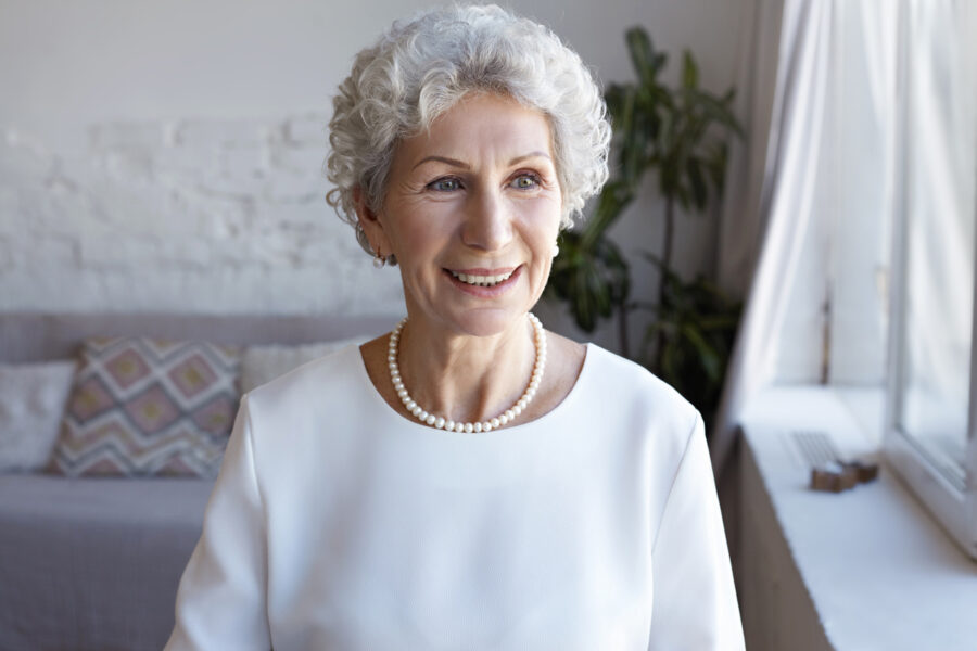 4 Stylové střihy a účesy pro starší ženy: Dodejte vlasům objem a vitalitu