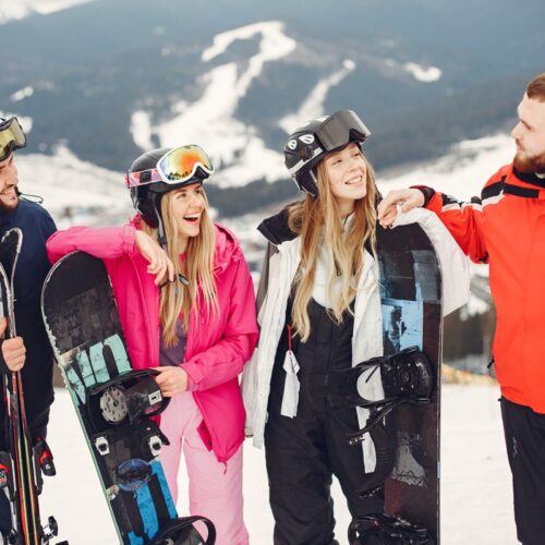 Nejhezčí dámské lyžařské bundy sezony 2024: Znáte tyhle styly?